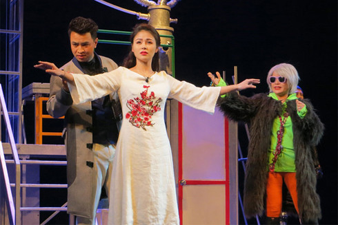 Sân khấu khủng hoảng cũng… không oan! ảnh 1