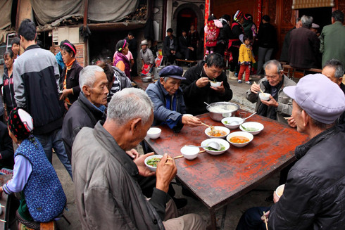 Bi kịch nhiều người già chết trong cô đơn ở quốc gia đông dân nhất thế giới ảnh 1