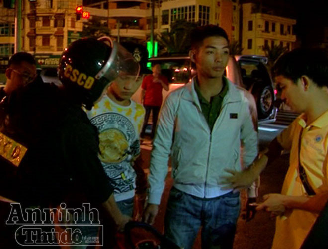 Đêm đầu tiên thực hiện Mệnh lệnh 01 của Giám đốc CATP Hà Nội: Tiền đề cho thế trận phòng ngừa bền vững ảnh 2 Đêm đầu tiên thực hiện Mệnh lệnh 01 của Giám đốc CATP Hà Nội: Tiền đề cho thế trận phòng ngừa bền vững ảnh 2