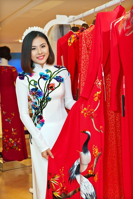 Vân Trang và hôn phu đưa nhau đi thử đồ cưới ảnh 6