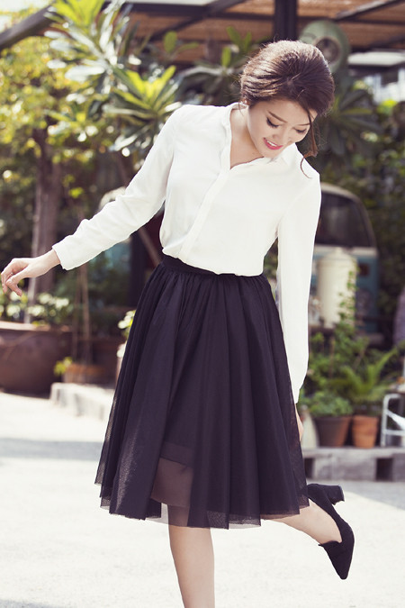 Á hậu Huyền My diện đầm trắng tinh, rạng ngời xuống phố ảnh 7