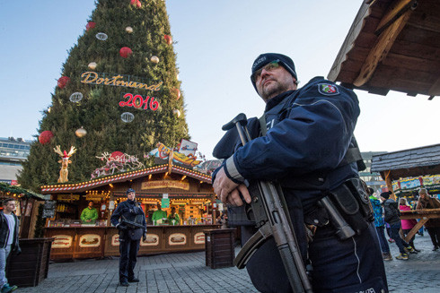 Châu Âu bất an đón Giáng sinh và năm mới ảnh 1