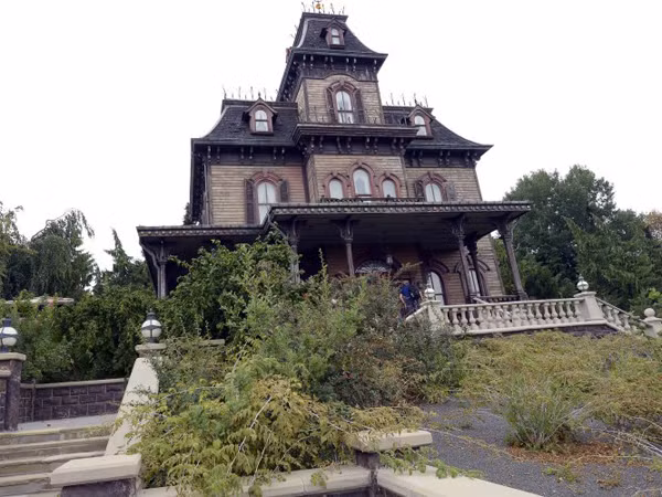 Tử vong trong ngôi nhà ma ám ảnh 1