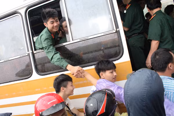 Tự hào tiếp nối truyền thống quê hương anh hùng ảnh 8