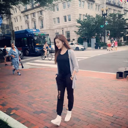 Những khoảnh khắc đáng yêu của Á hậu Huyền My trên đất Mỹ ảnh 3