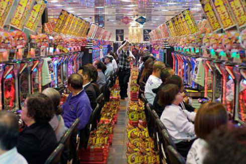 Đế chế "pachinko" có lợi nhuận khổng lồ thống lĩnh ngành giải trí Nhật Bản ảnh 1