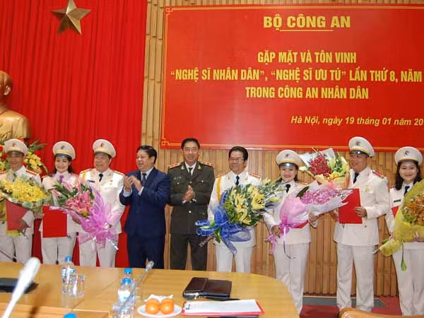 Tôn vinh các nghệ sỹ CAND được phong tặng danh hiệu NSND, NSƯT ảnh 1