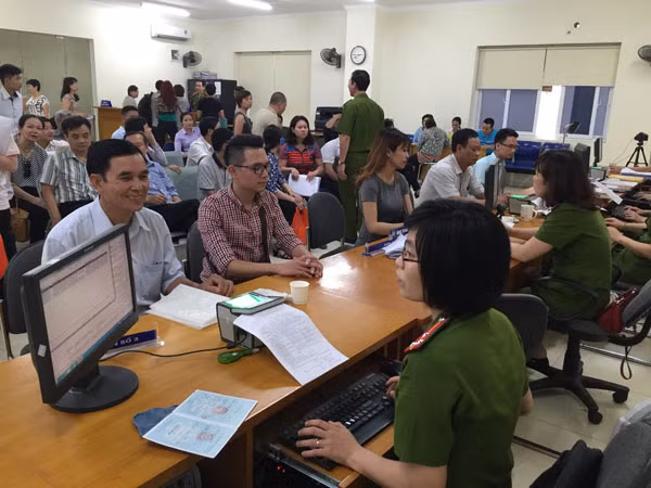 Tăng cường cán bộ, phục vụ nhân dân sau dịp nghỉ lễ ảnh 1