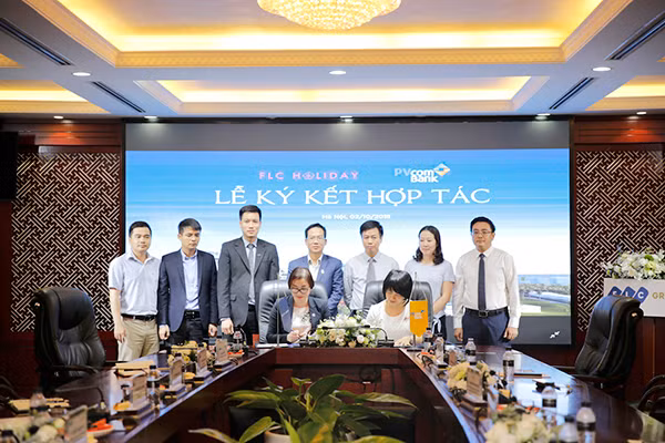 FLC Holiday và PVcomBank ký kết thỏa thuận hợp tác ảnh 1