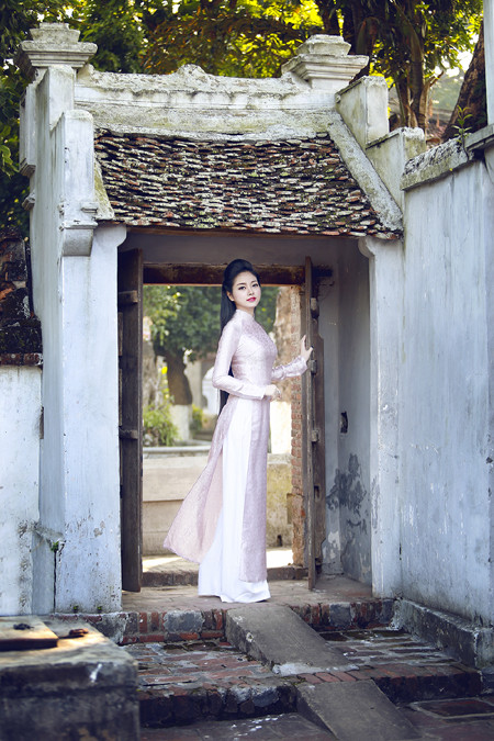 Hoa hậu Ngọc Anh rạng ngời giữa chốn thiền môn ảnh 7