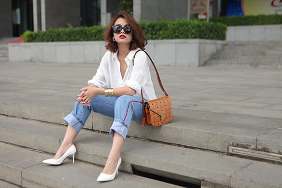 Hoàng Thùy Linh phá cách với tóc ngắn và phong cách tối giản ảnh 1