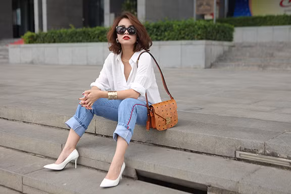 Hoàng Thùy Linh phá cách với tóc ngắn và phong cách tối giản ảnh 1