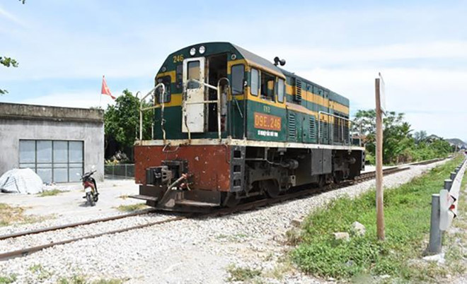 Bất cẩn khi băng qua đường sắt, người đàn ông bị tàu hỏa tông tử vong ảnh 1