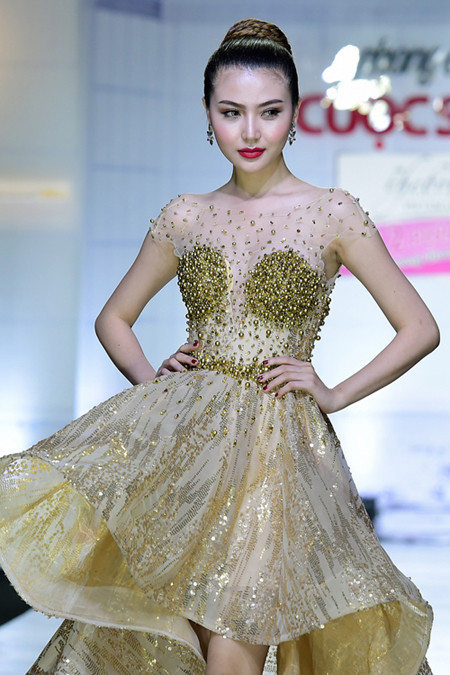 Nữ hoàng sắc đẹp toàn cầu 2016 Ngọc Duyên gợi cảm trên sàn catwalk ảnh 3