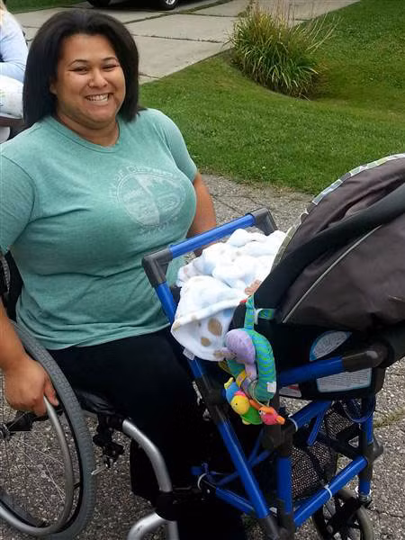 Xe nôi đẩy dành cho người khuyết tật ảnh 1