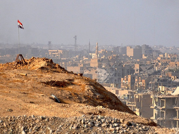 Syria vừa tuyên bố giải phóng Deir Ezzor, IS liền đánh bom liều chết: Hàng chục người thương vong ảnh 1 Syria vừa tuyên bố giải phóng Deir Ezzor, IS liền đánh bom liều chết: Hàng chục người thương vong ảnh 1