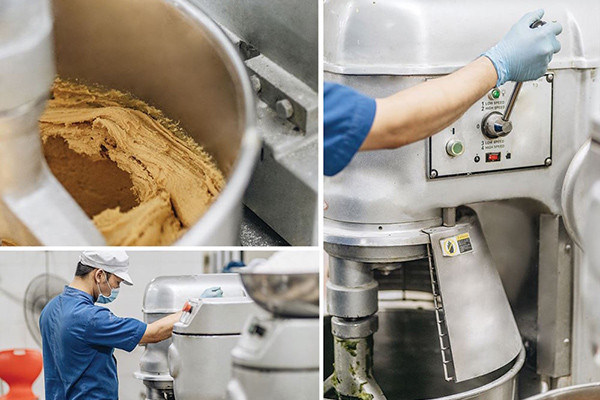 Bánh Trung thu cao cấp VinMart Cook được sản xuất kỳ công như thế nào? ảnh 2