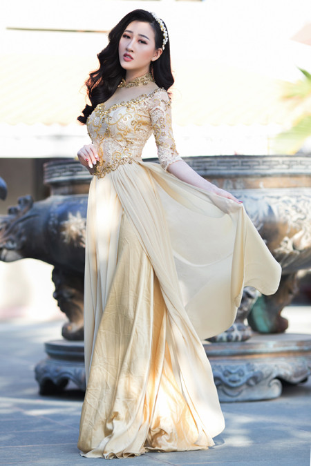 Hoa hậu Huỳnh Thuý Anh nền nã áo dài đón xuân ảnh 1