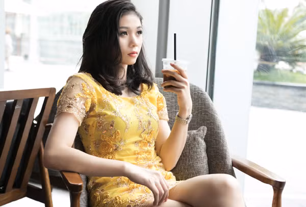 Giang Hà khoe nhan sắc nổi bật với làn da trắng sứ ảnh 4