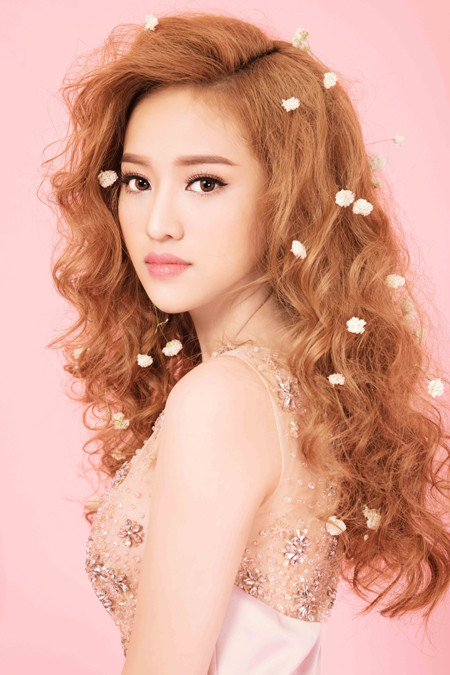 Thúy Vi "tung ảnh" quyến rũ, khẳng định khát khao chinh phục The Face Online ảnh 1