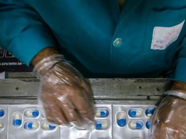 Một người Mỹ tử vong sau khi uống thuốc chống sốt rét để phòng Covid-19 ảnh 1