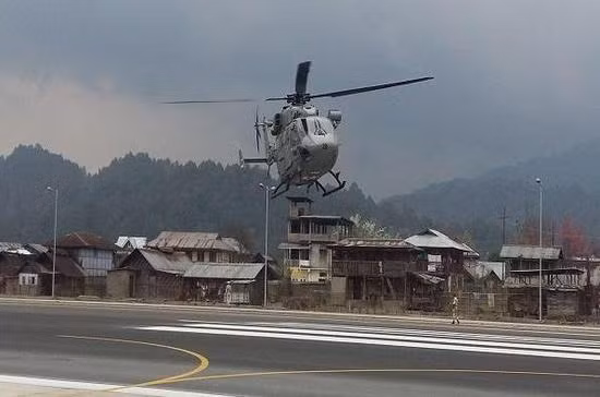 Ấn Độ nâng cấp hàng loạt sân bay gần biên giới Trung Quốc ảnh 1