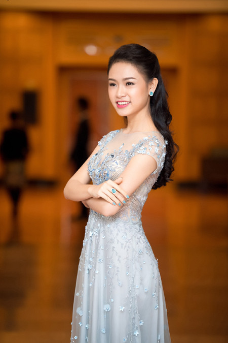 "Cô gái vàng" của Hoa hậu Việt Nam hội ngộ người đẹp H’Ăng Niê ảnh 2 "Cô gái vàng" của Hoa hậu Việt Nam hội ngộ người đẹp H’Ăng Niê ảnh 2