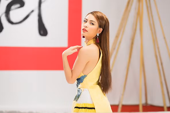 Hoàng Thùy Linh "bắt tay" cùng Chi Pu tung MV đón xuân rực rỡ ảnh 1 Hoàng Thùy Linh "bắt tay" cùng Chi Pu tung MV đón xuân rực rỡ ảnh 1