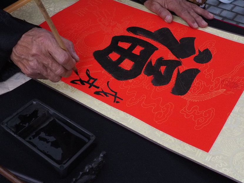 Phố sách xuân thu hút đông đảo độc giả Thủ đô ngay trong ngày đầu khai mạc ảnh 7 Phố sách xuân thu hút đông đảo độc giả Thủ đô ngay trong ngày đầu khai mạc ảnh 7