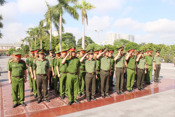 Tri ân những người con hy sinh vì Tổ quốc ảnh 2