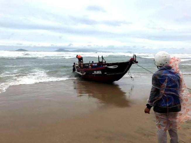 Tìm thấy thi thể người đàn ông mất tích trên biển khi đi đánh cá cùng con trai ảnh 1 Tìm thấy thi thể người đàn ông mất tích trên biển khi đi đánh cá cùng con trai ảnh 1