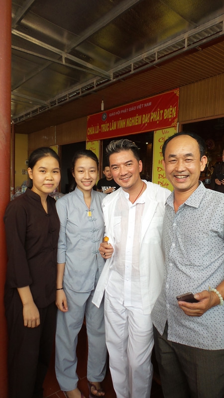 Đàm Vĩnh Hưng bất ngờ trước tình cảm của người dân Hà Tĩnh ảnh 2 Đàm Vĩnh Hưng bất ngờ trước tình cảm của người dân Hà Tĩnh ảnh 2