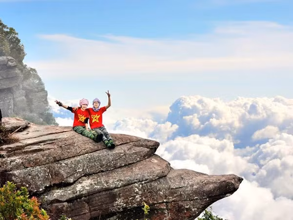Nghỉ Tết Dương lịch: Du lịch leo núi, săn mây ảnh 1