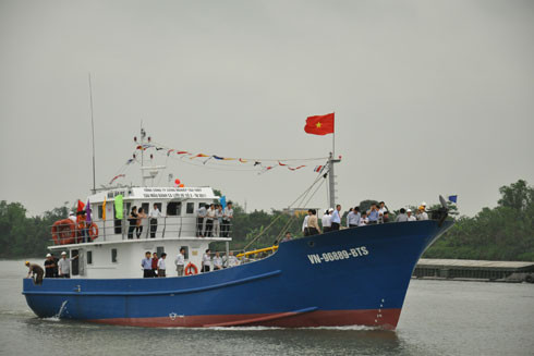 Chưa kịp vươn khơi, tàu cá vỏ thép đã hỏng ảnh 1