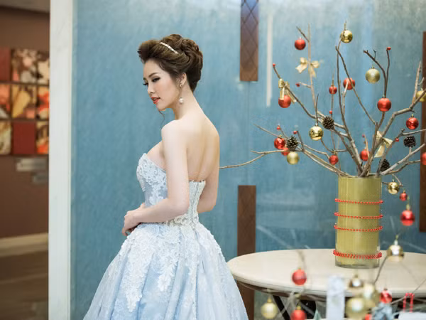 Bất ngờ với hình ảnh gợi cảm của Á hậu Thuỵ Vân ảnh 6