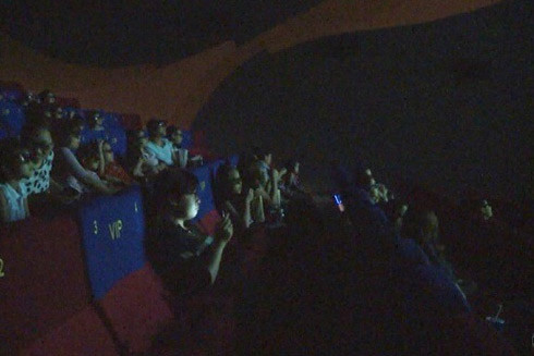 Quy định của pháp luật với hành vi quay lén phim chiếu ở rạp phát tán lên mạng xã hội ảnh 1