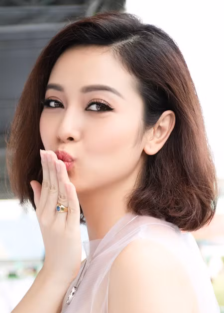 Hoa hậu Mai Phương Thuý giúp Jennifer Phạm "tự sướng" ảnh 1