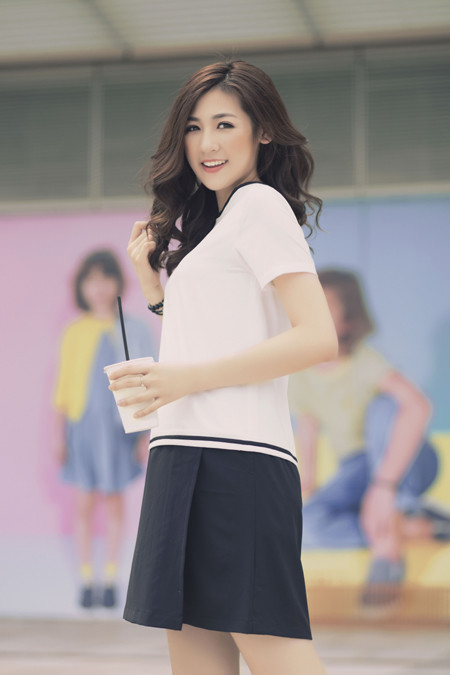 Á hậu Tú Anh diện đồ “xì-tin” rạng ngời dạo phố ảnh 4