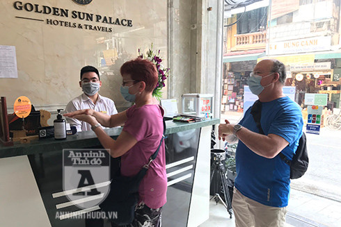 Kịp thời khoanh vùng điểm dừng chân tại quận Hoàn Kiếm của 7 du khách Anh dương tính Covid-19 ảnh 3 Kịp thời khoanh vùng điểm dừng chân tại quận Hoàn Kiếm của 7 du khách Anh dương tính Covid-19 ảnh 3