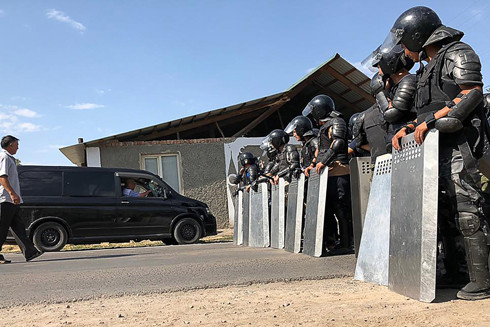 Cuộc đấu quyền lực trên chính trường Kyrgystan ảnh 1