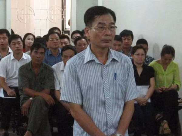 Cựu Chi cục trưởng thi hành án tiếp tục hầu tòa ảnh 1