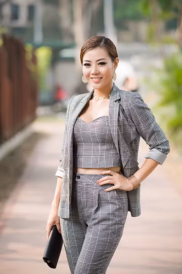 Sao Việt "đổ bộ" chúc mừng NTK Xuân Lê ảnh 10