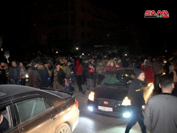 Người dân đổ ra đường ăn mừng chiến thắng của SAA ở Aleppo ảnh 1