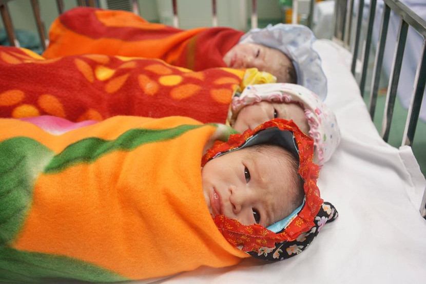 Hiếm muộn 5 năm, người mẹ vỡ òa hạnh phúc khi đón 3 đứa con bằng phương pháp thụ tinh trong ống nghiệm ảnh 1