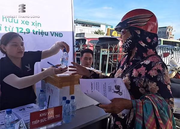 "Đội quân xung kích" VinFast Impes - Ludo rầm rộ tiếp sức sĩ tử mùa thi ảnh 3