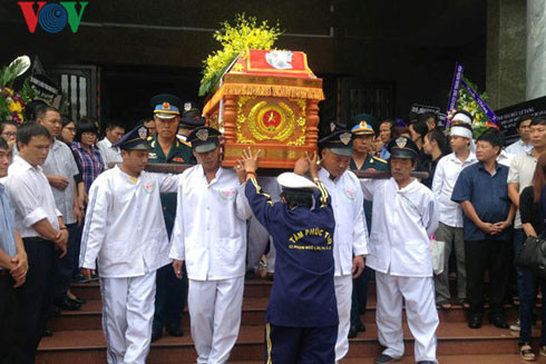 Lễ truy điệu 3 phi công tử nạn trong vụ rơi máy bay ở Vũng Tàu ảnh 5 Lễ truy điệu 3 phi công tử nạn trong vụ rơi máy bay ở Vũng Tàu ảnh 5