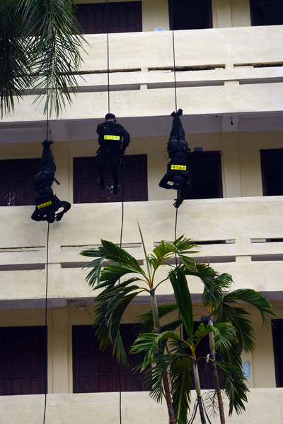 Xem Cảnh sát dự bị đặc nhiệm diễn tập bắt khủng bố, biểu diễn võ thuật ảnh 6