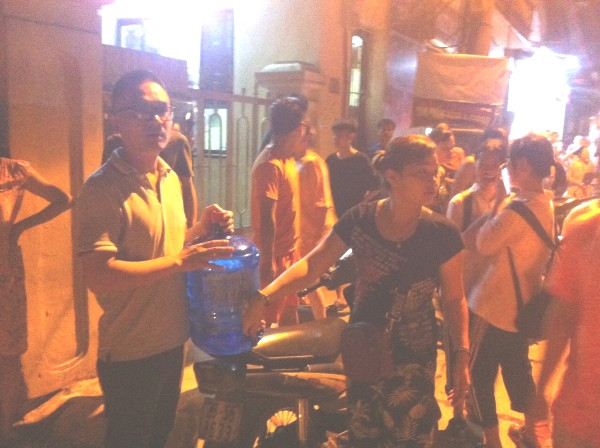 Cơ bản dập tắt đám cháy tại kho chứa hàng Công ty bóng đèn phích nước Rạng Đông ảnh 14