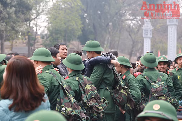 Những hình ảnh xúc động tại lễ giao nhận quân 2017 ảnh 22