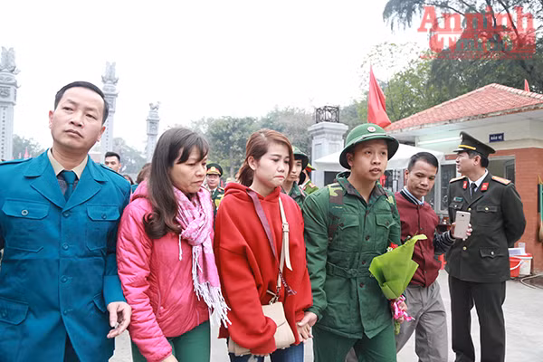 Những hình ảnh xúc động tại lễ giao nhận quân 2017 ảnh 23
